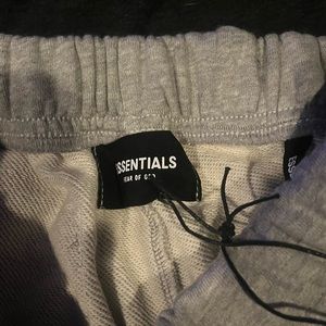 Men’s essential shorts Small never worn